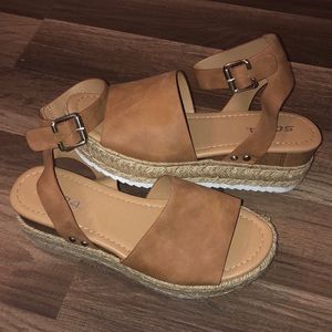 Women’s sandals